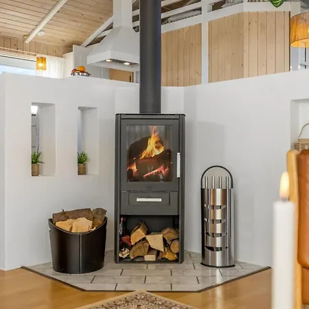Venja - 200m From The Sea By Interhome